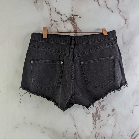 Free People Shorts Women 26 Black Denim Mid Rise Cut Off Shortie Frayed - Picture 6 of 9